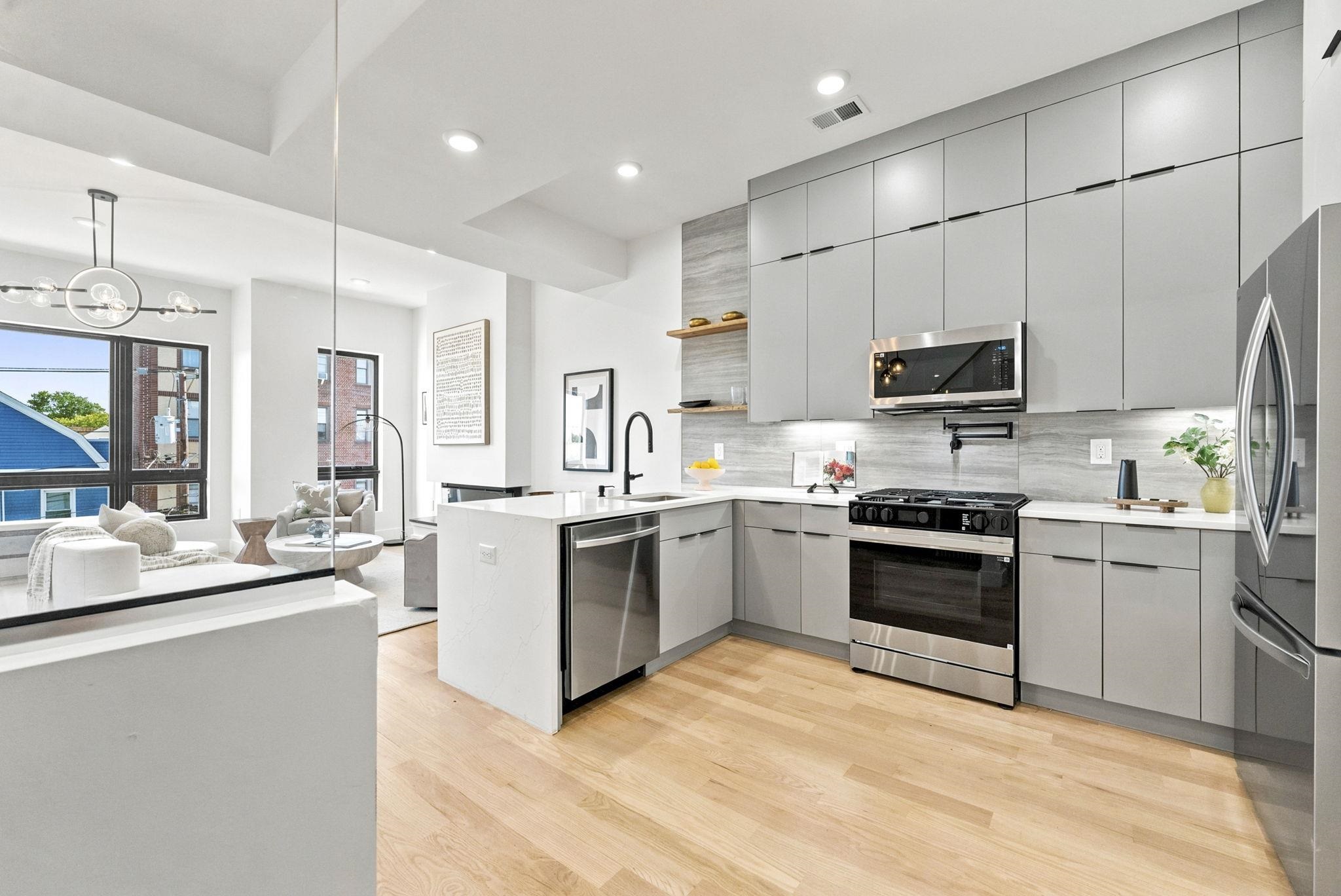 83 LEXINGTON AVE Unit: 2