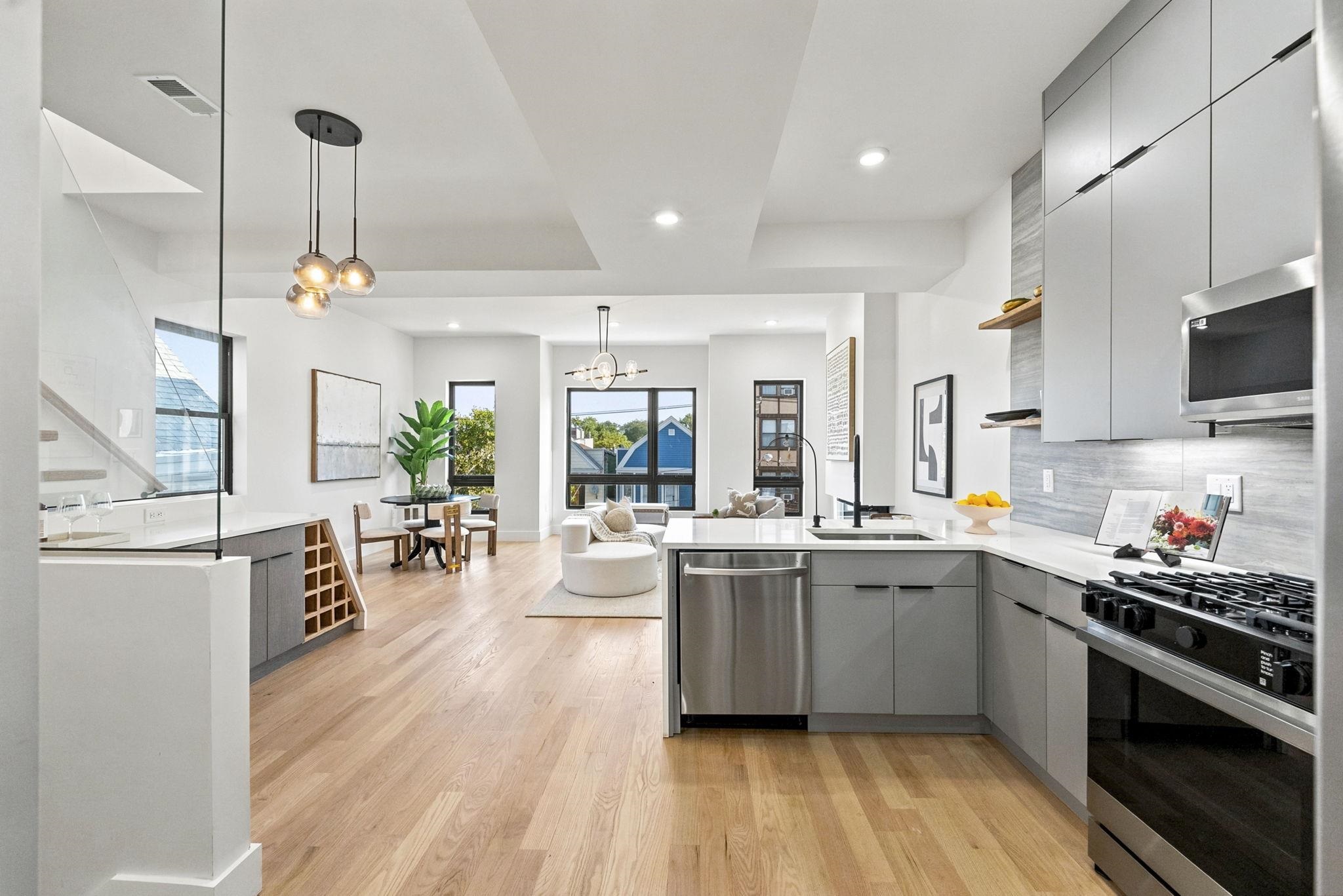 83 LEXINGTON AVE Unit: 2