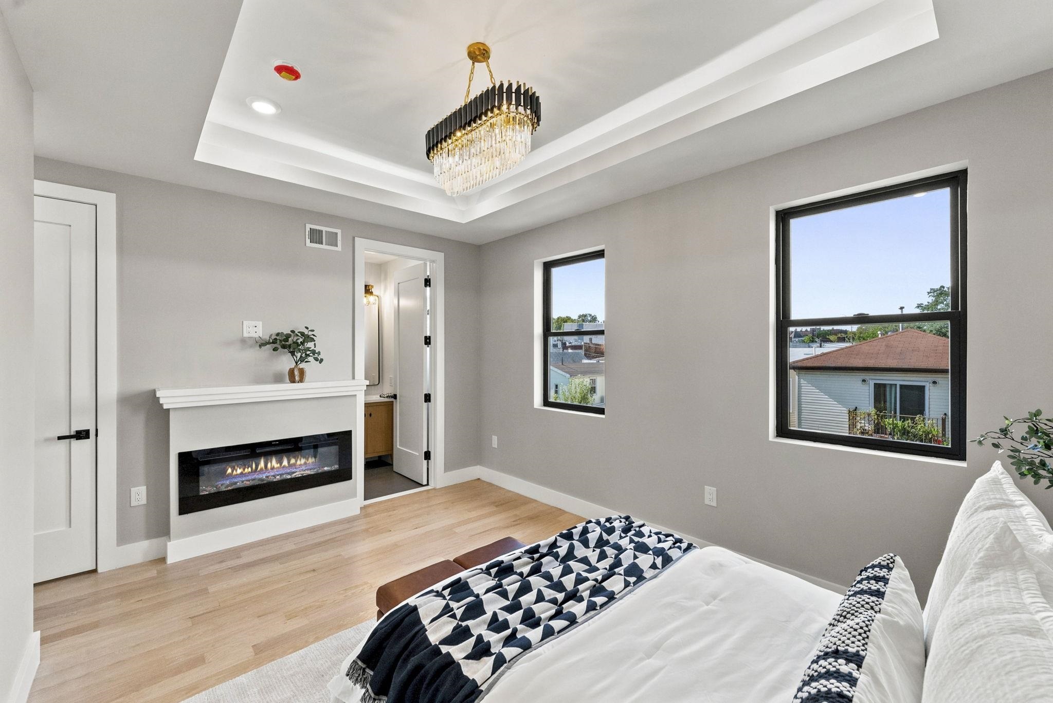 83 LEXINGTON AVE Unit: 2