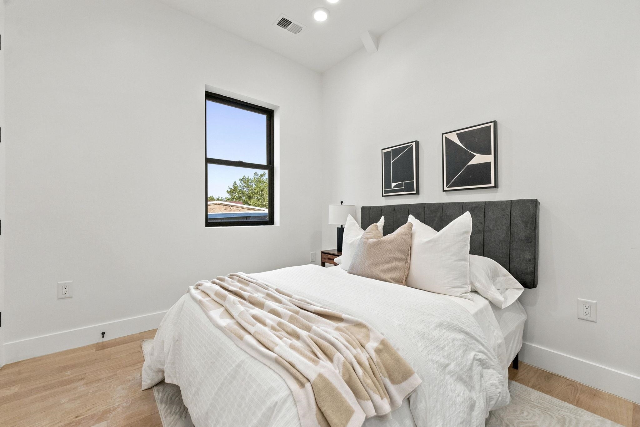 83 LEXINGTON AVE Unit: 2