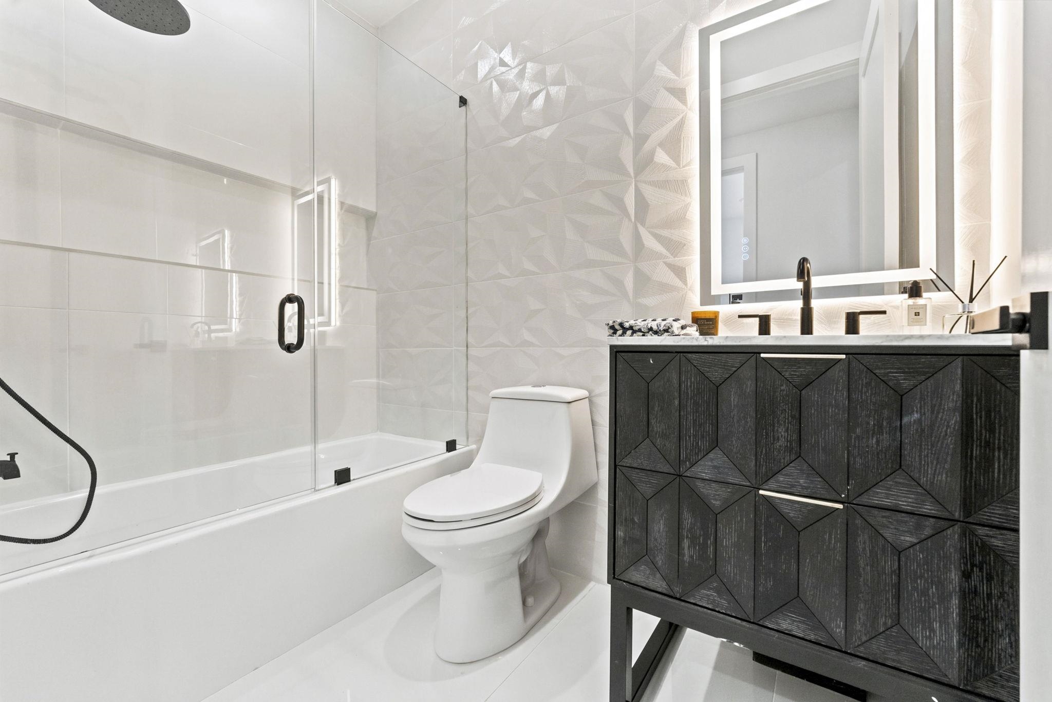 83 LEXINGTON AVE Unit: 2