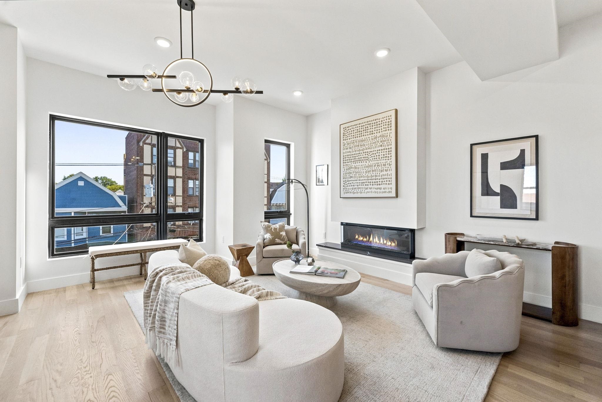 83 LEXINGTON AVE Unit: 2