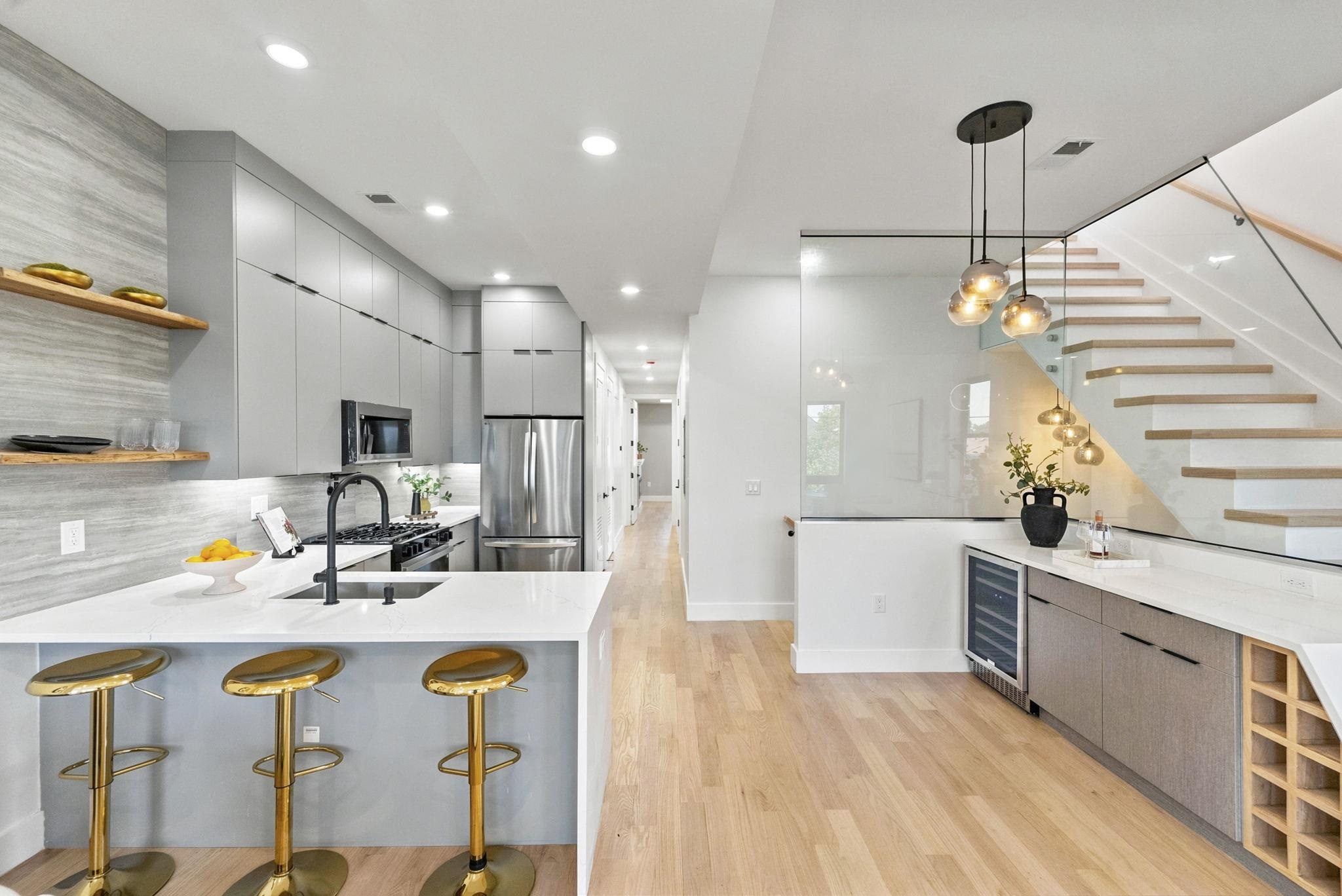 83 LEXINGTON AVE Unit: 2