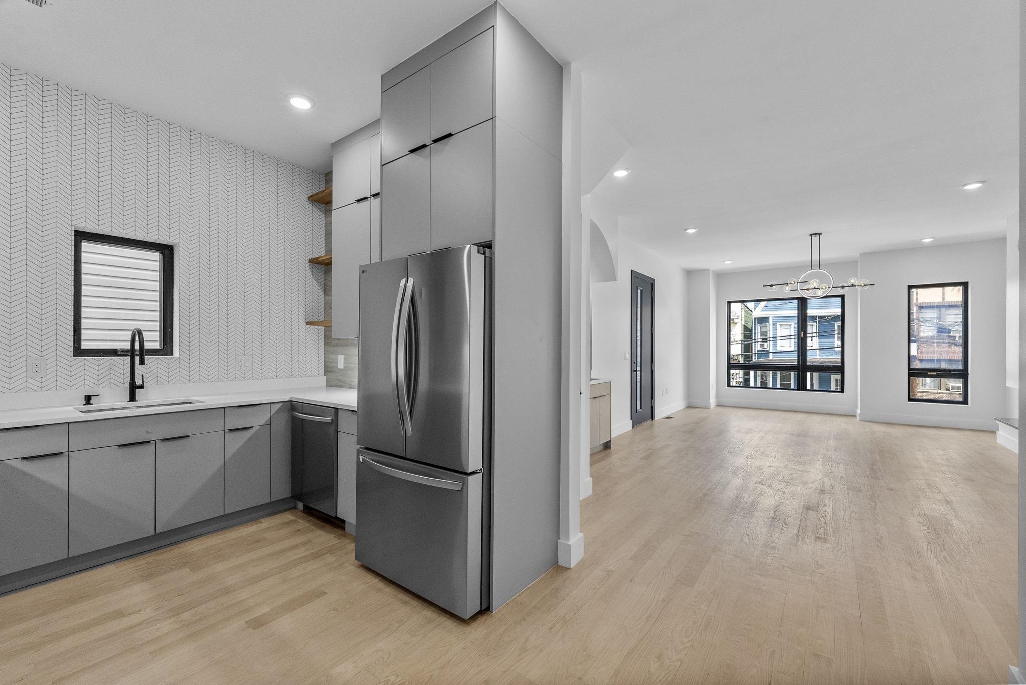 83 LEXINGTON AVE Unit: MF
