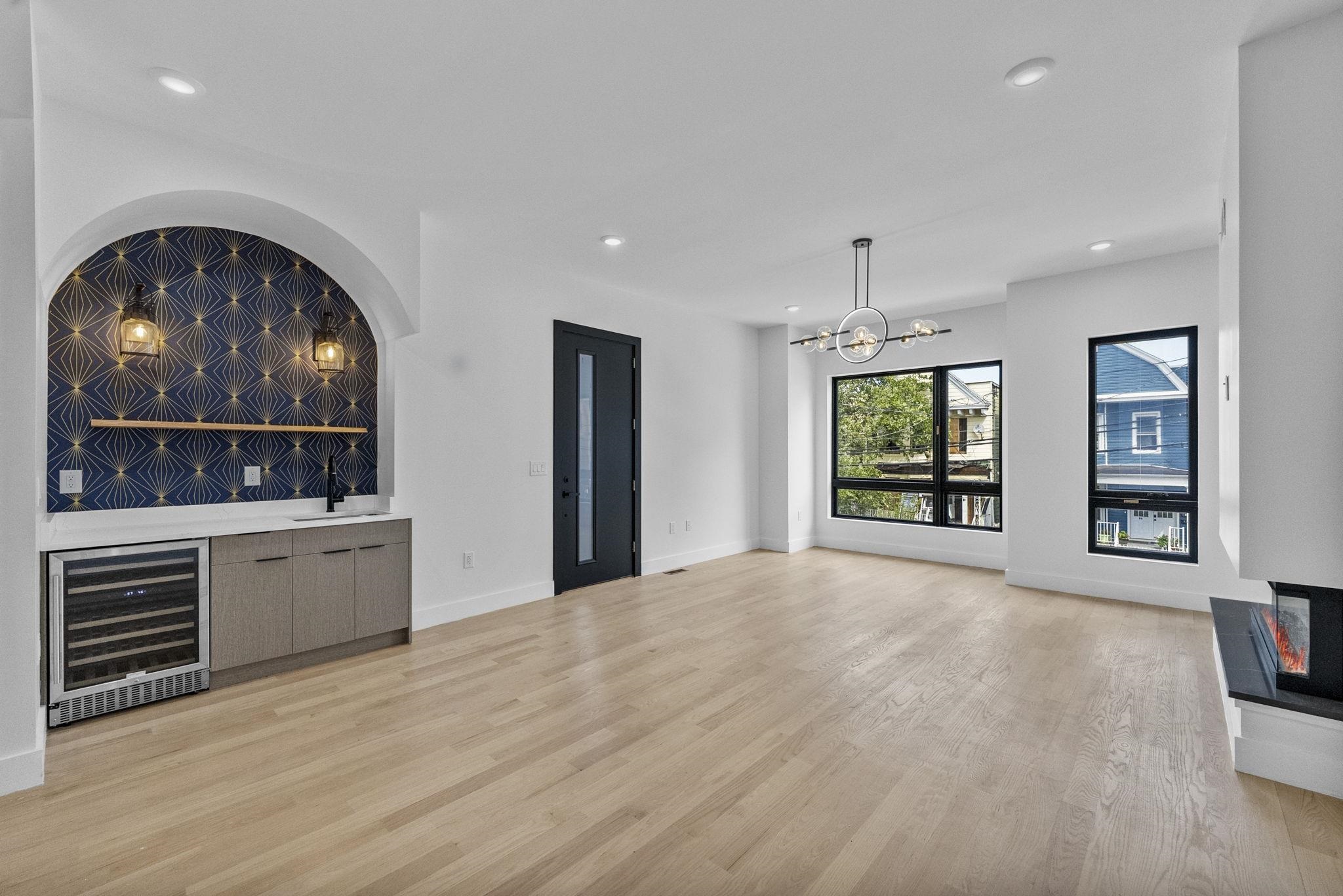 83 LEXINGTON AVE Unit: MF