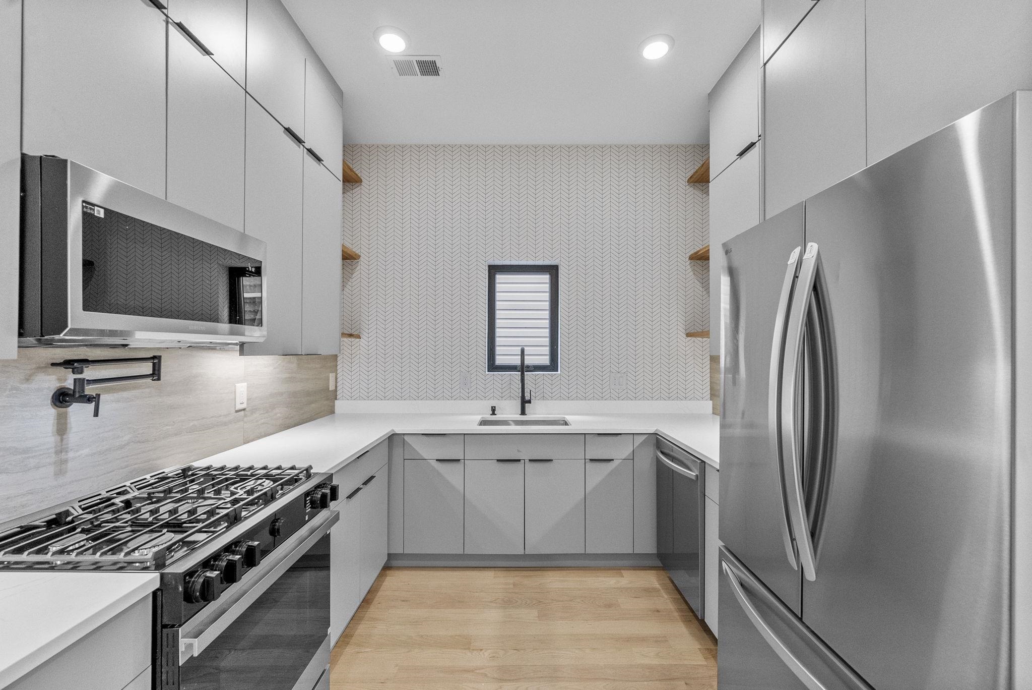 83 LEXINGTON AVE Unit: MF