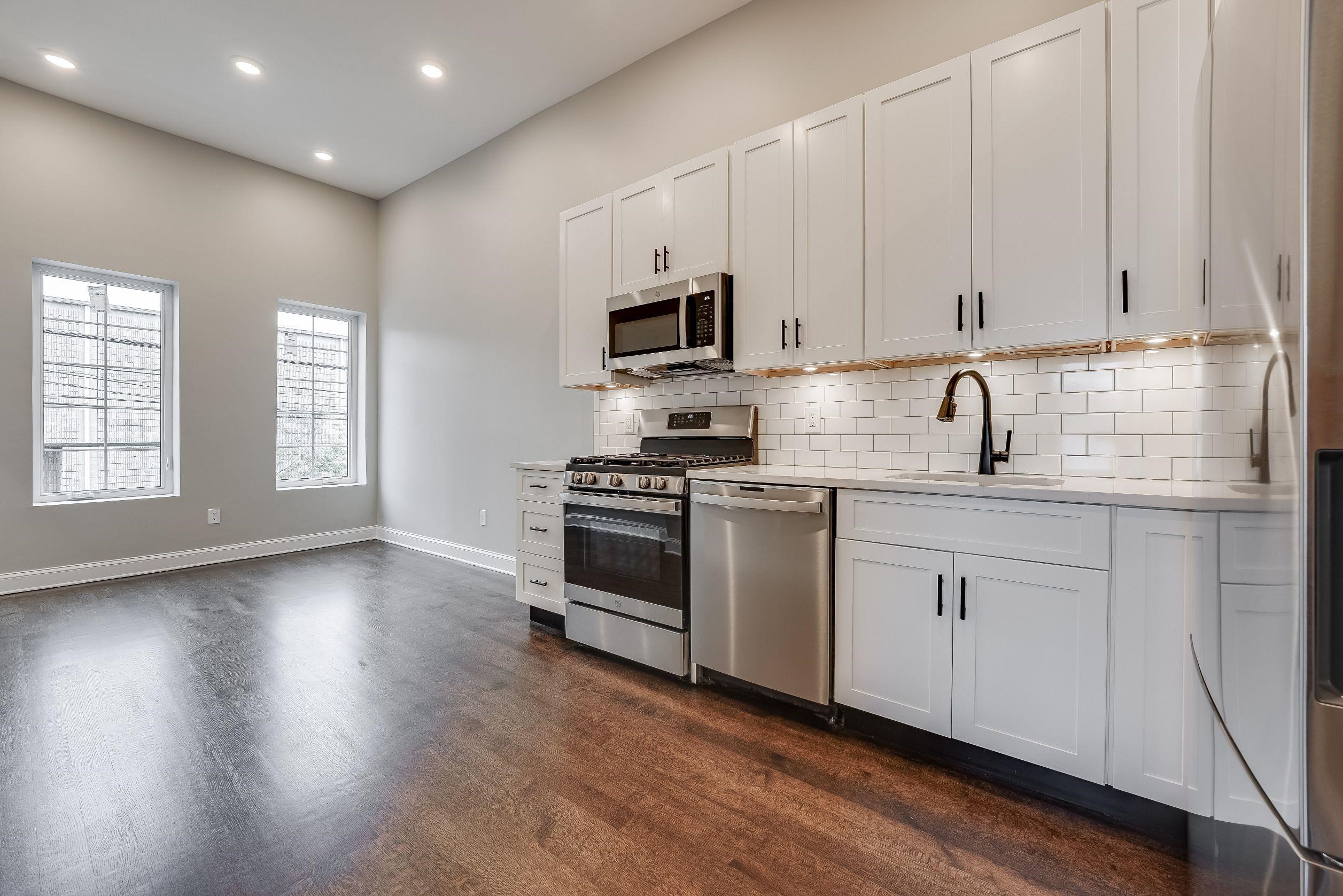 130 WEST SIDE AVE Unit: 1
