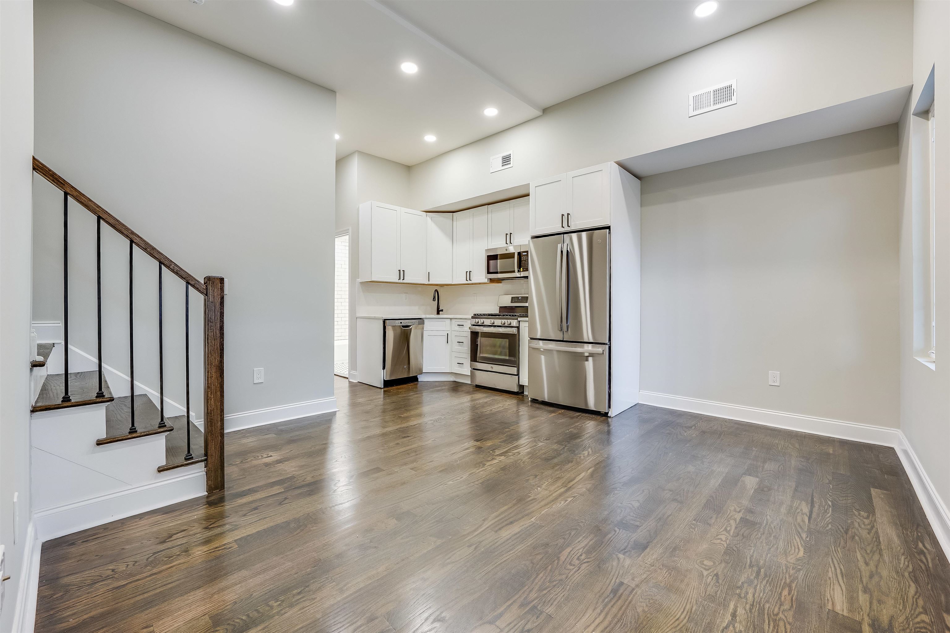 172 MALLORY AVE