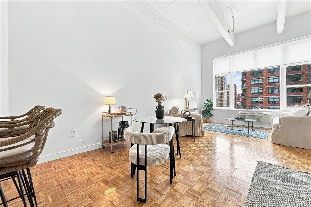 1500 HUDSON ST Unit: 4L