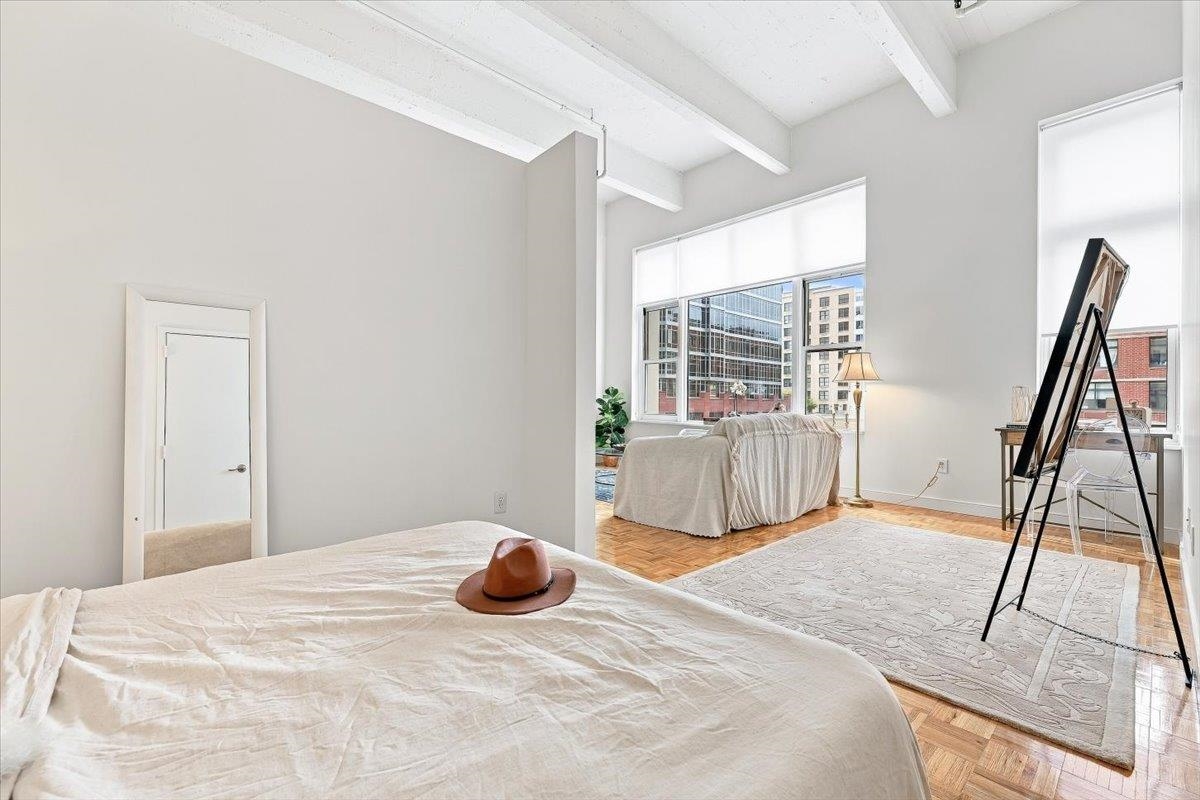 1500 HUDSON ST Unit: 4L