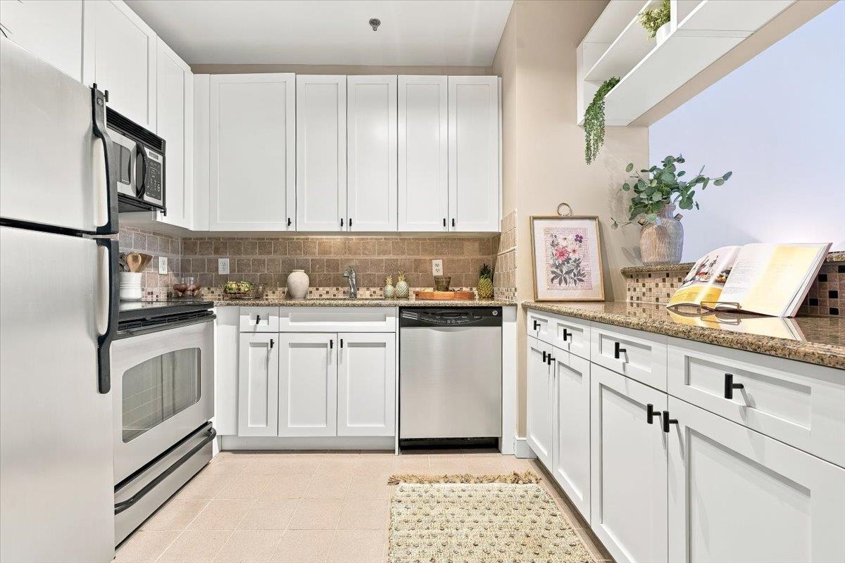 1500 HUDSON ST Unit: 4L