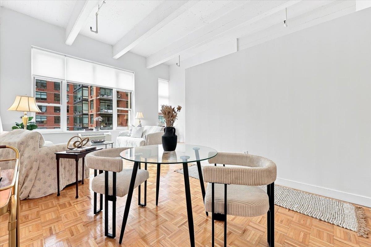 1500 HUDSON ST Unit: 4L