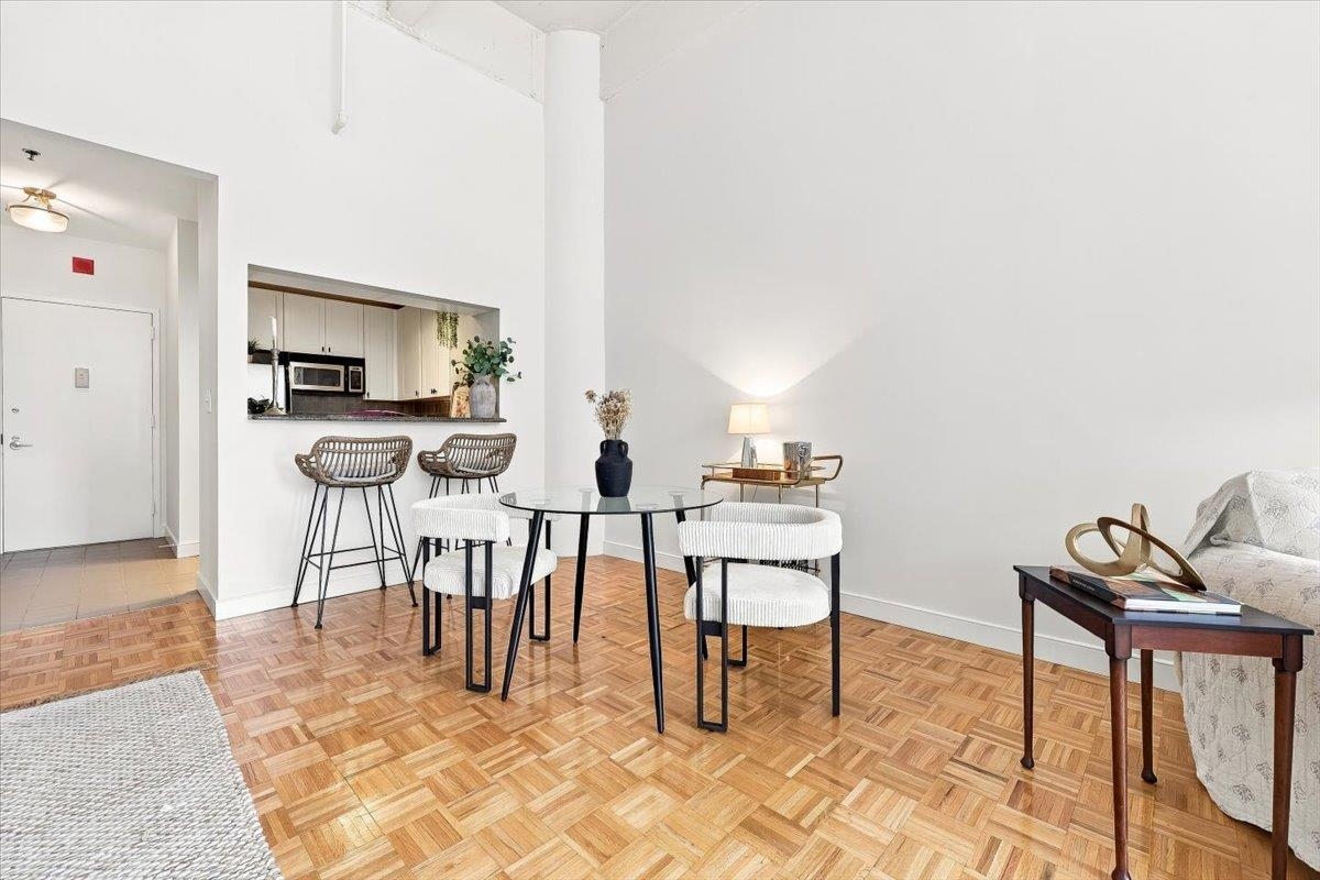 1500 HUDSON ST Unit: 4L
