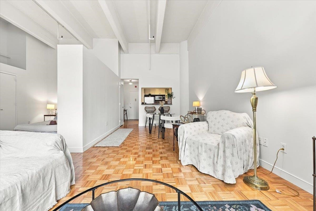 1500 HUDSON ST Unit: 4L