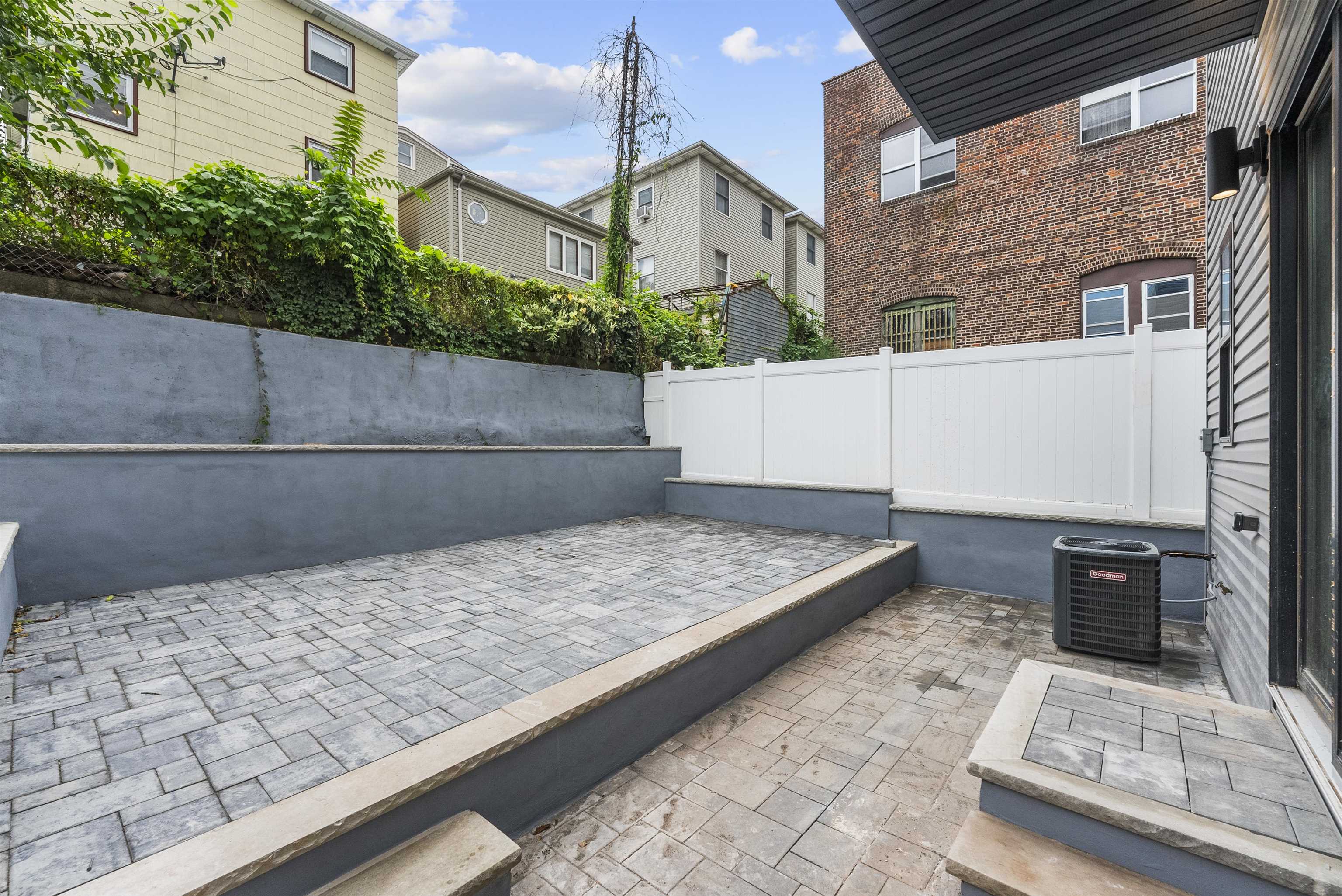 100 TERRACE AVE Unit: 1