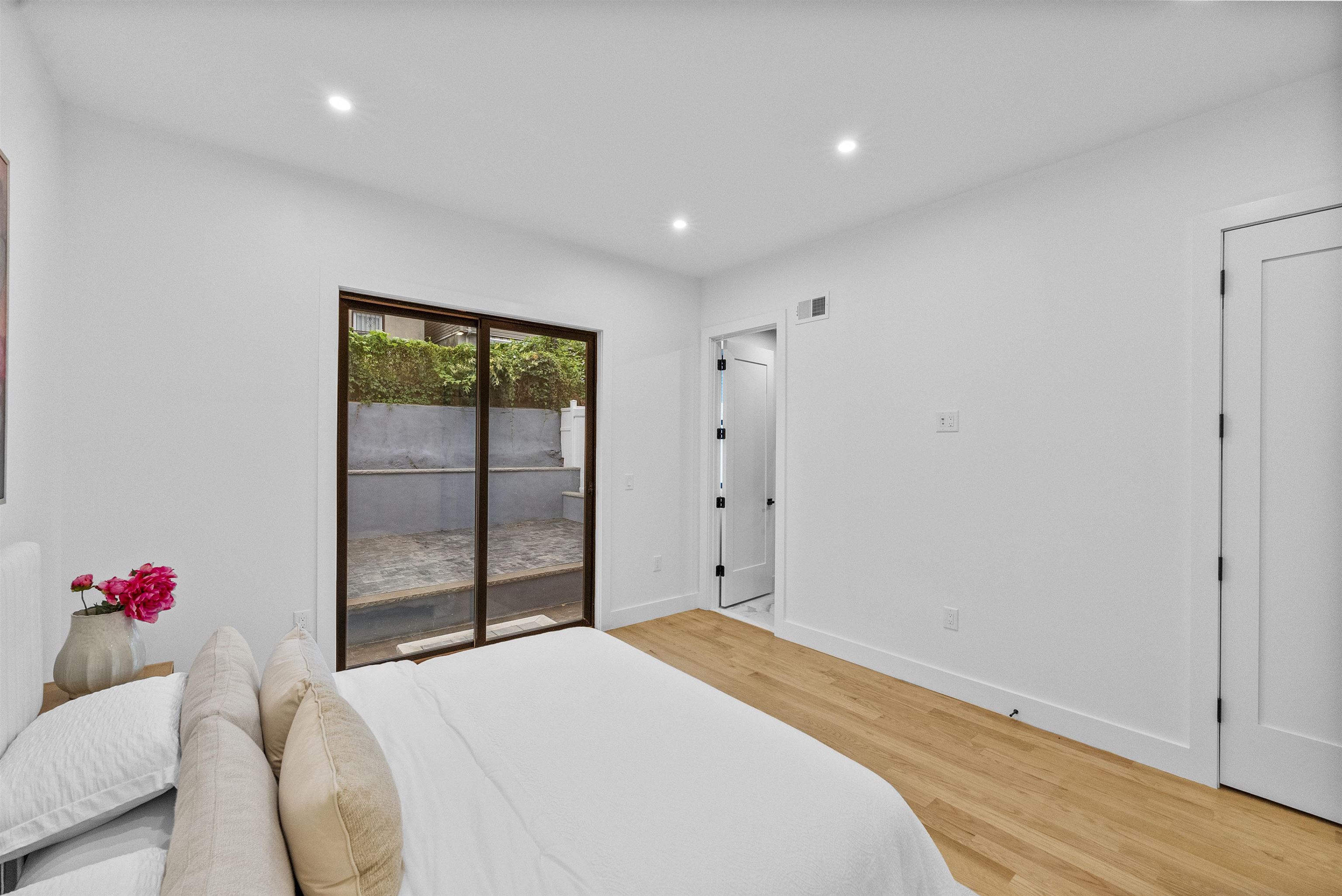 100 TERRACE AVE Unit: 1