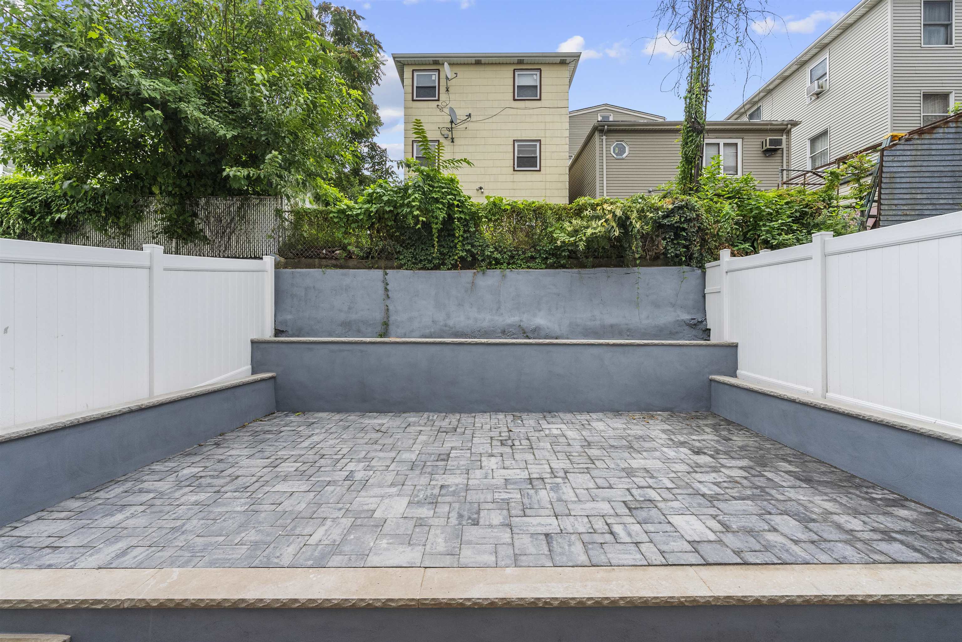 100 TERRACE AVE Unit: 1