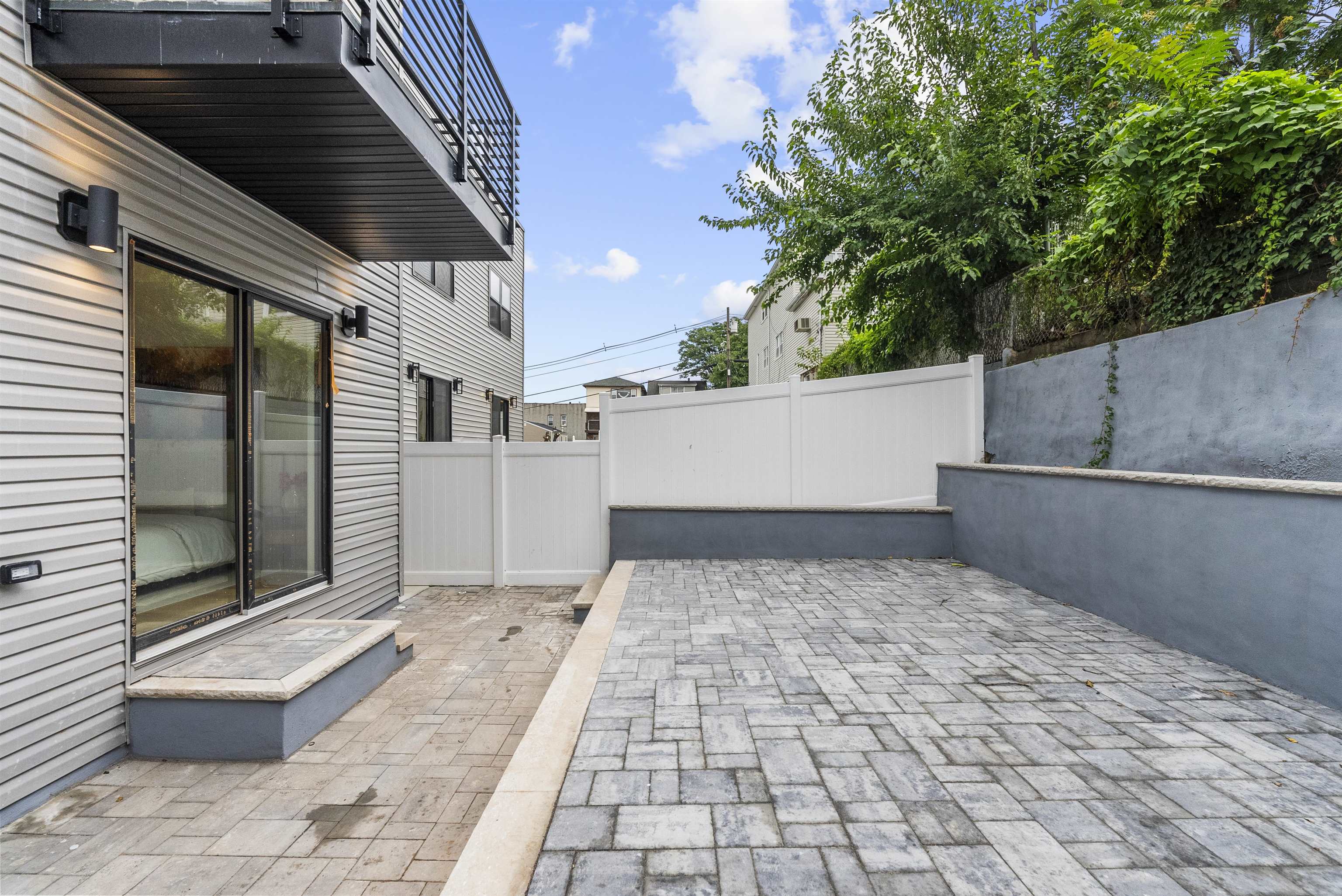 100 TERRACE AVE