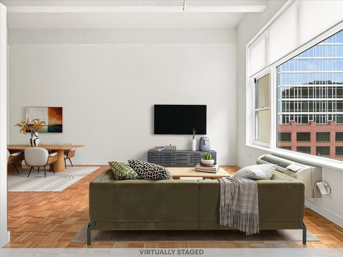 1500 HUDSON ST Unit: 4L