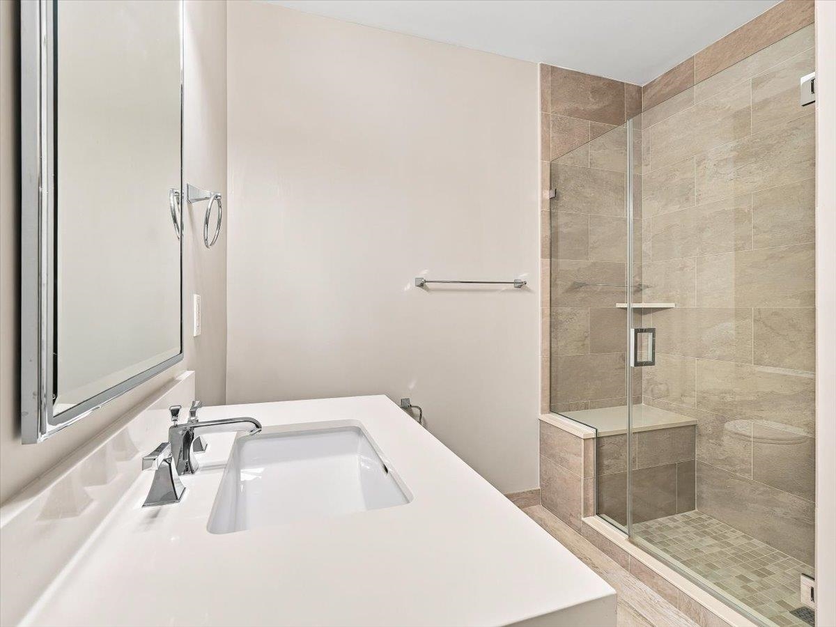 1500 HUDSON ST Unit: 4L
