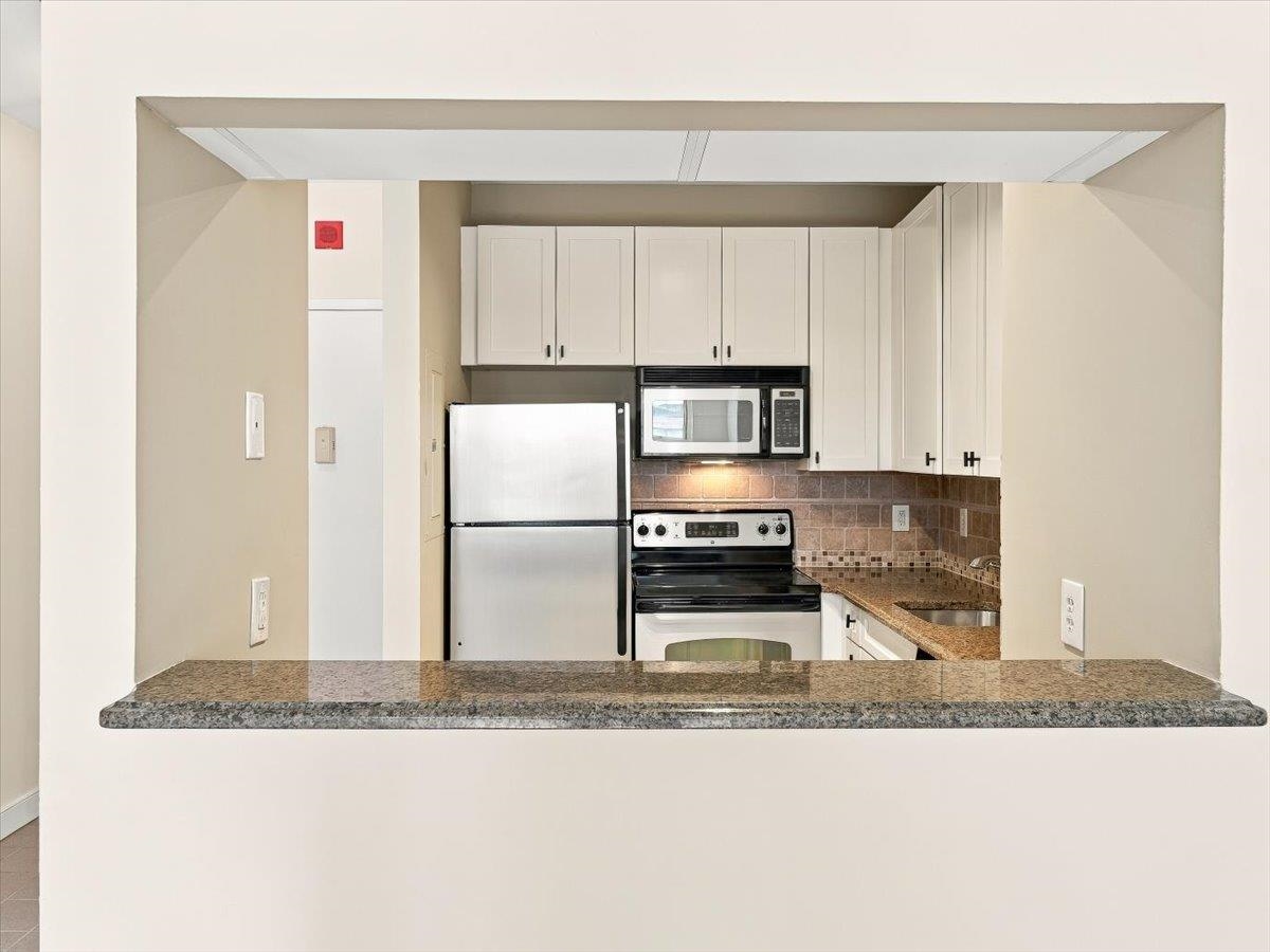 1500 HUDSON ST Unit: 4L