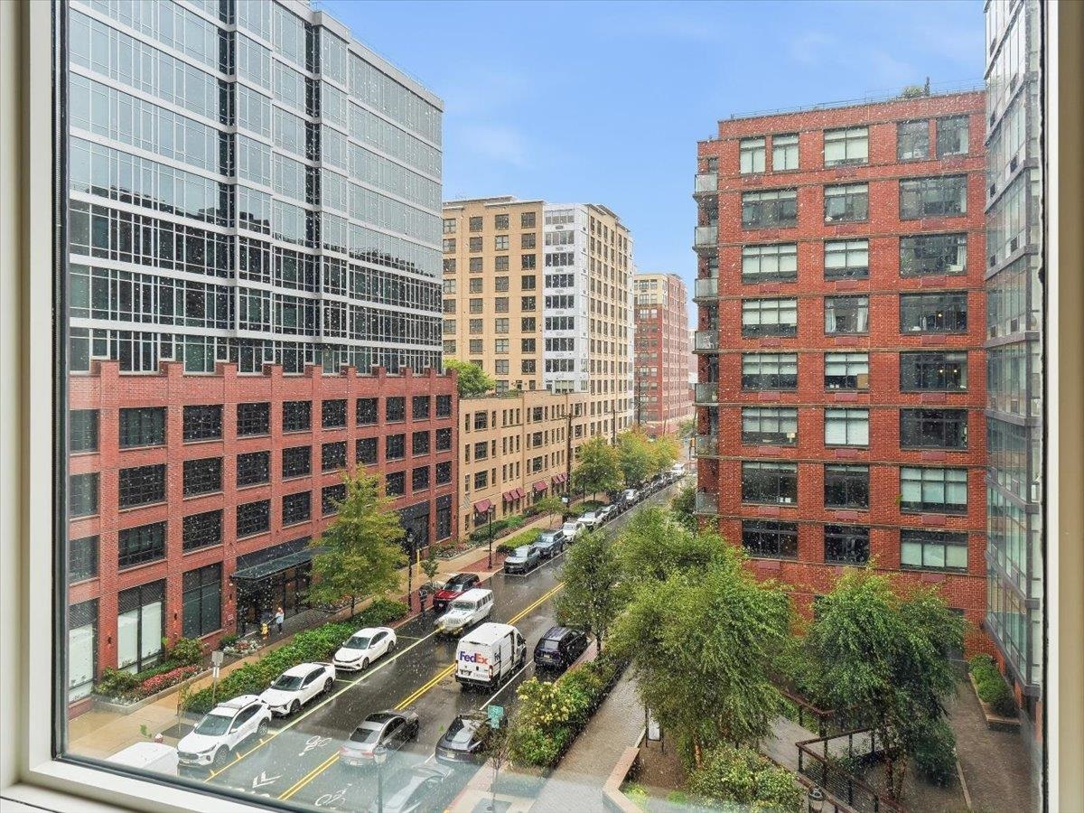 1500 HUDSON ST Unit: 4L