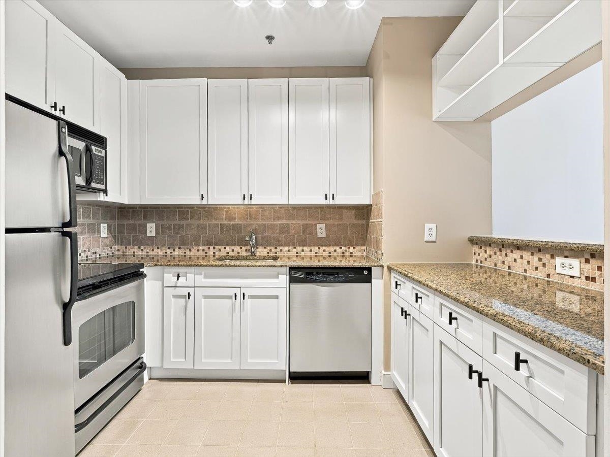 1500 HUDSON ST Unit: 4L