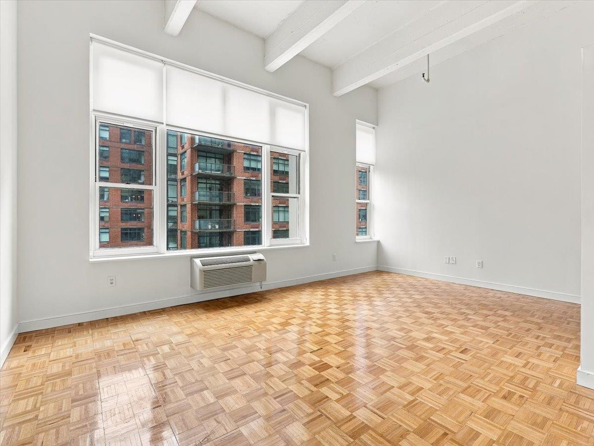 1500 HUDSON ST Unit: 4L