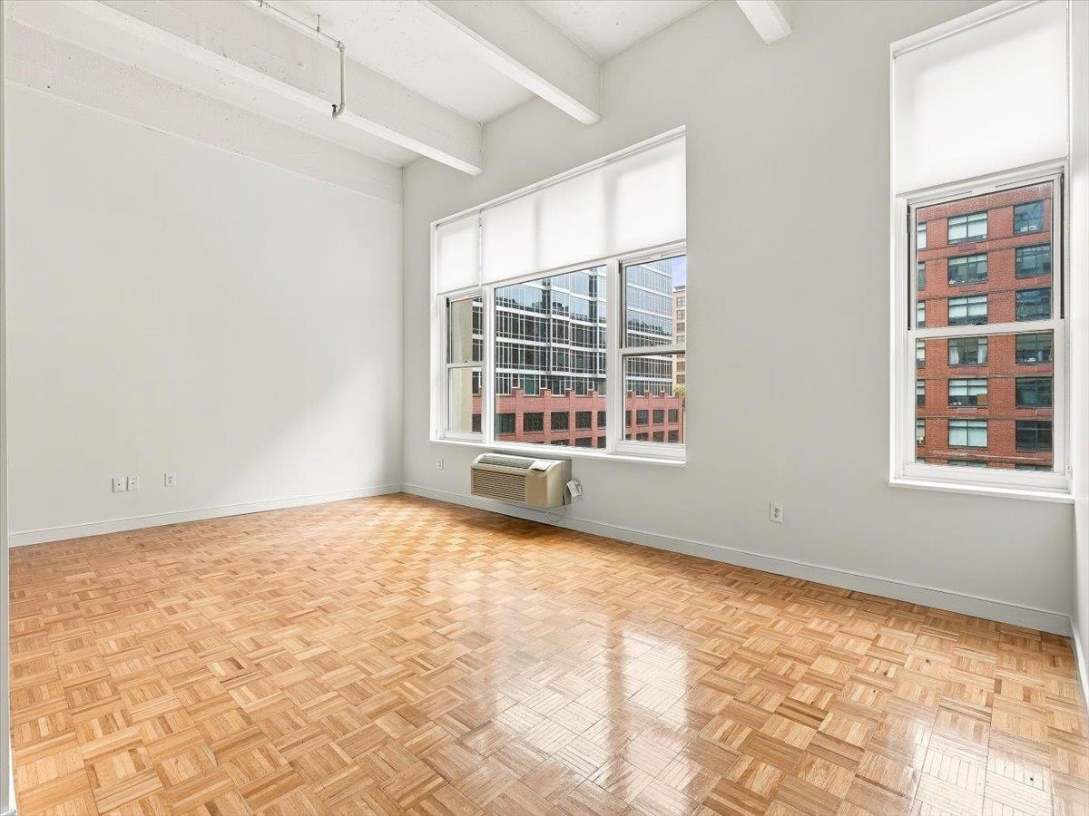 1500 HUDSON ST Unit: 4L