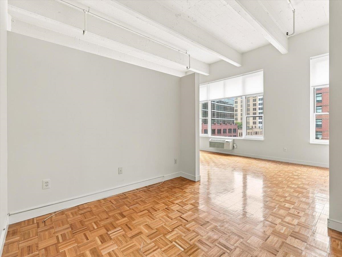 1500 HUDSON ST Unit: 4L