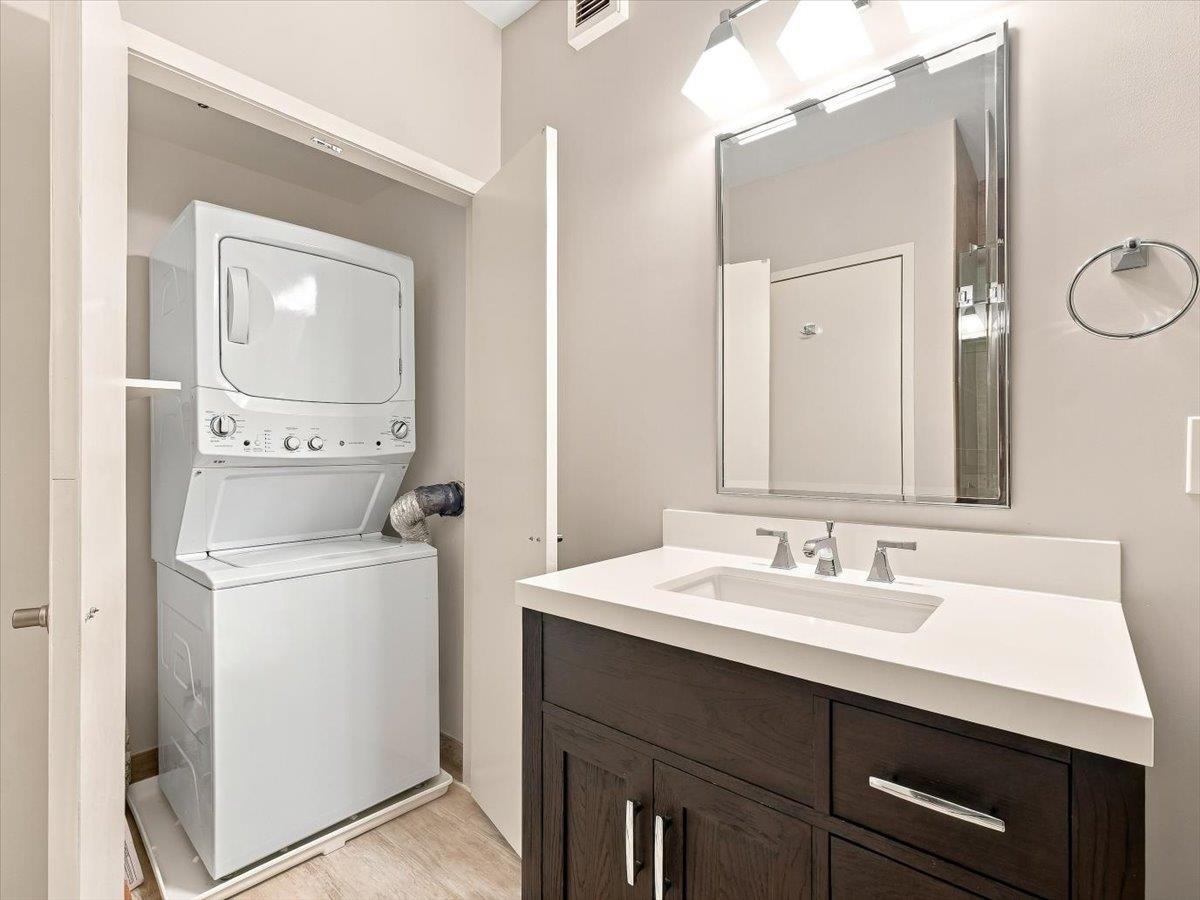 1500 HUDSON ST Unit: 4L