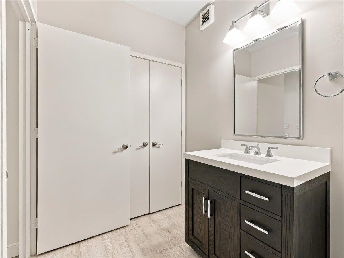 1500 HUDSON ST Unit: 4L