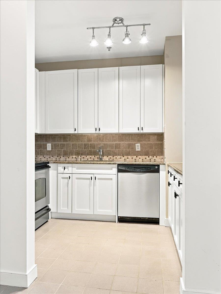 1500 HUDSON ST Unit: 4L