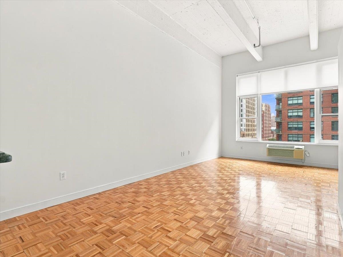 1500 HUDSON ST Unit: 4L