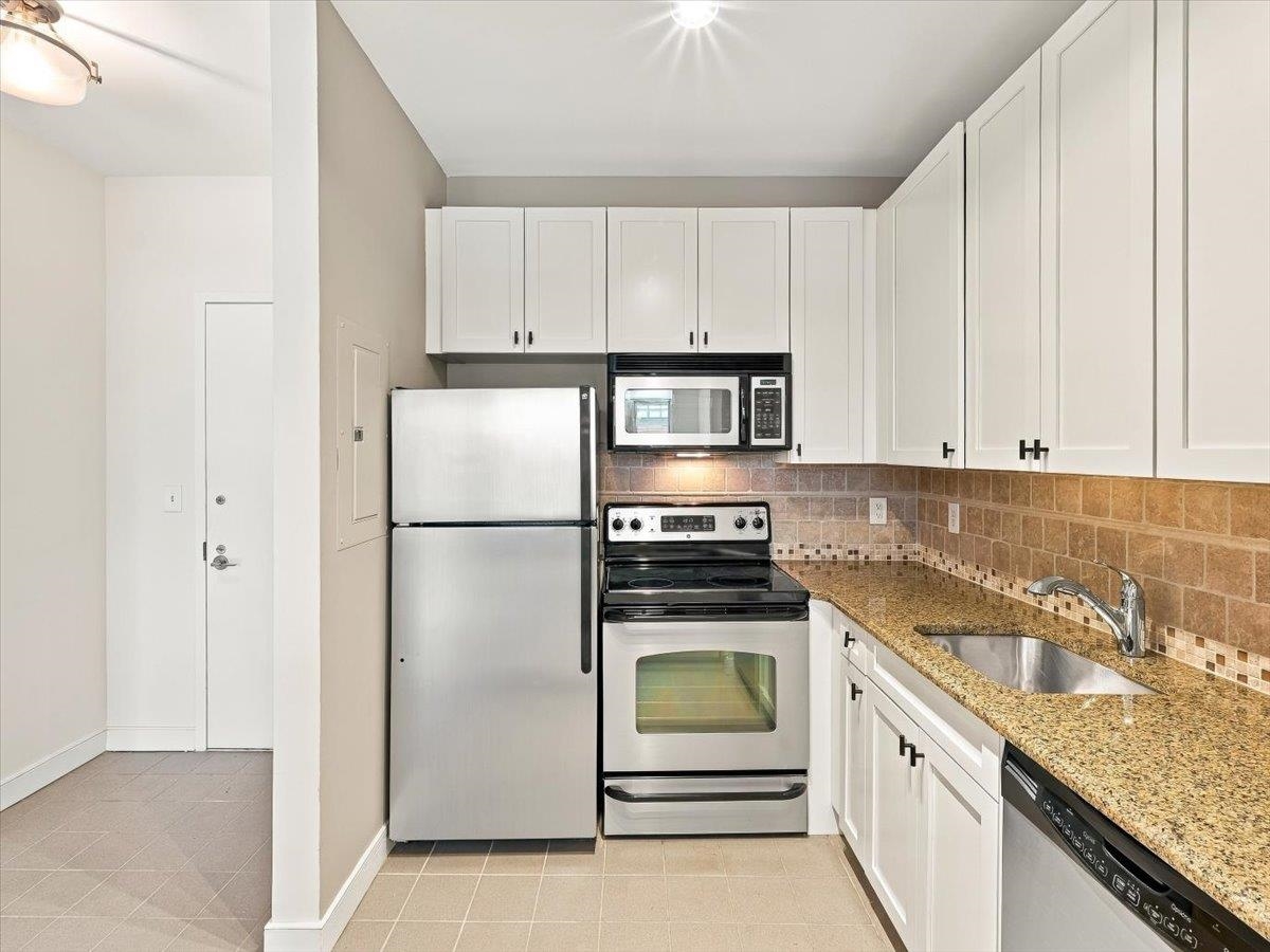 1500 HUDSON ST Unit: 4L