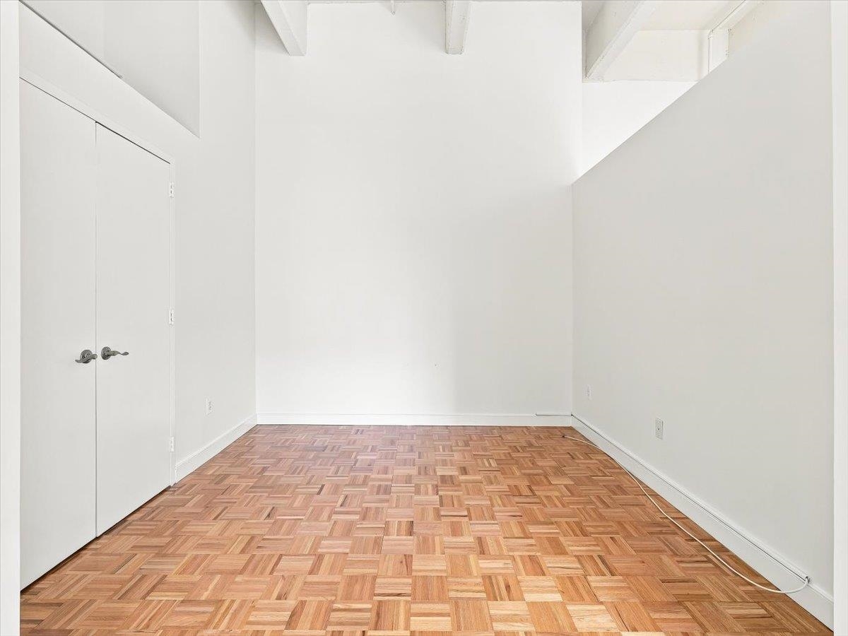 1500 HUDSON ST Unit: 4L