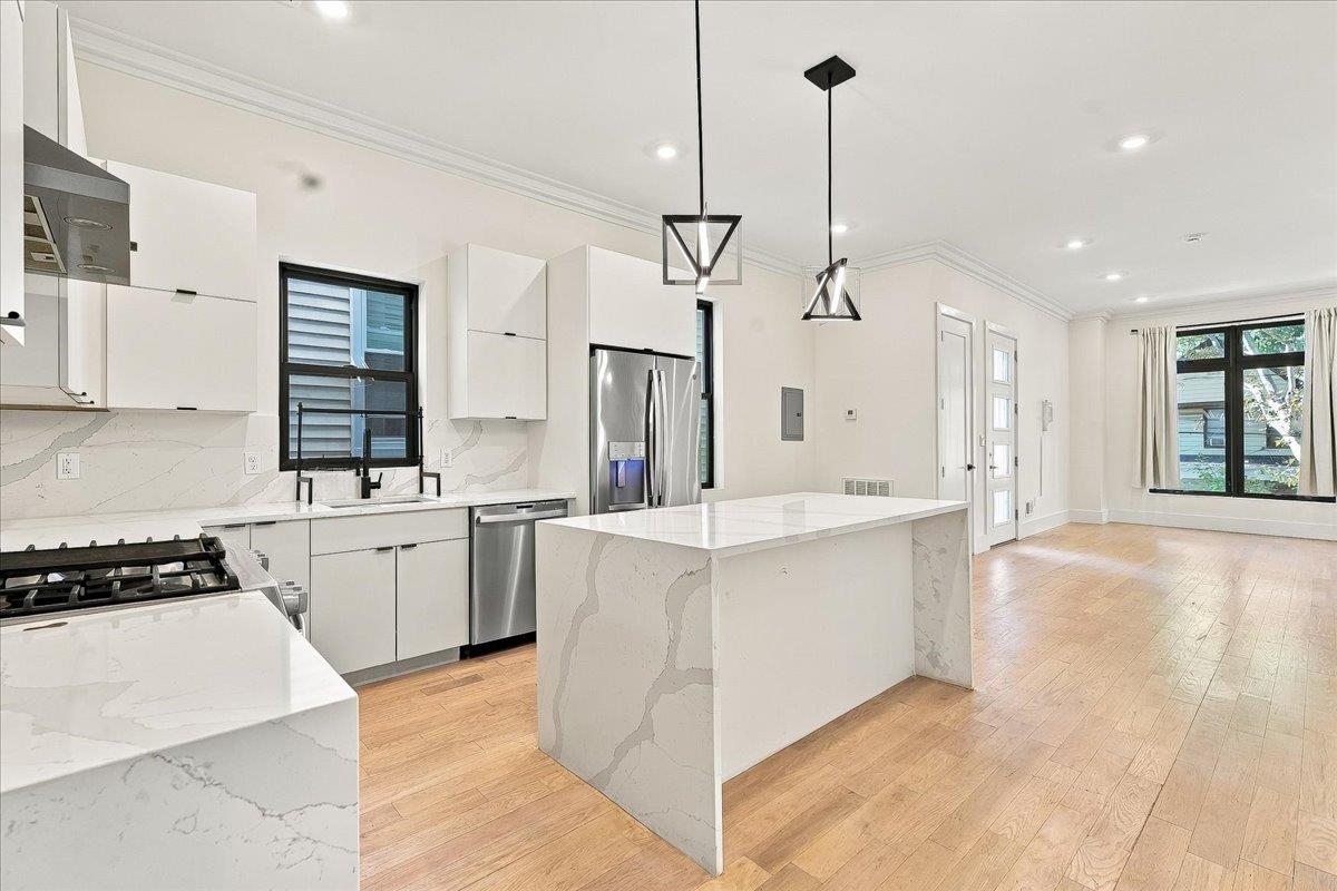 44 GAUTIER AVE Unit: 1