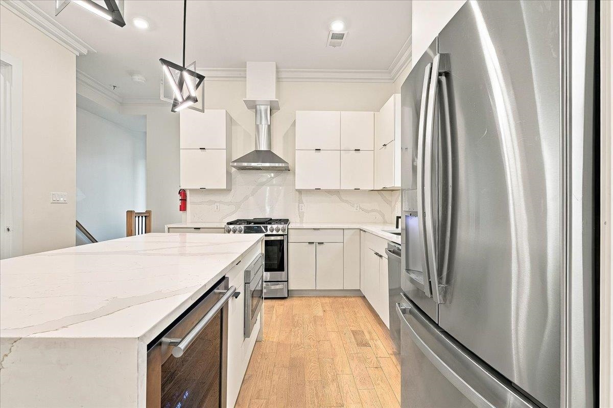 44 GAUTIER AVE Unit: 1