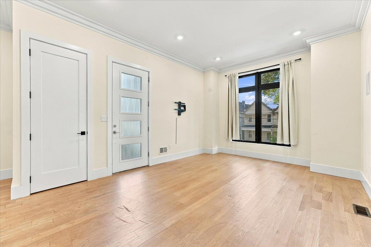 44 GAUTIER AVE Unit: 1
