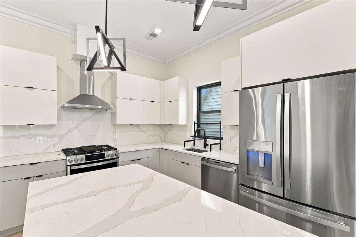 44 GAUTIER AVE Unit: 1