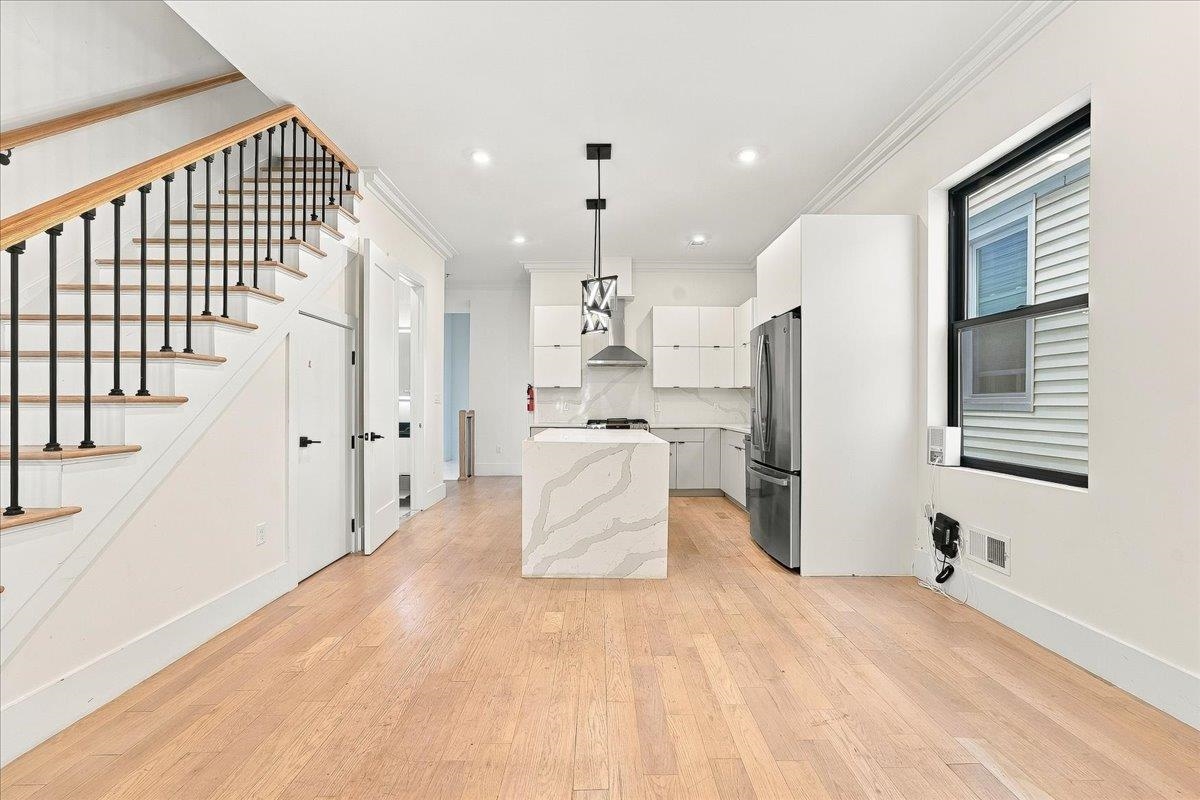 44 GAUTIER AVE Unit: 1