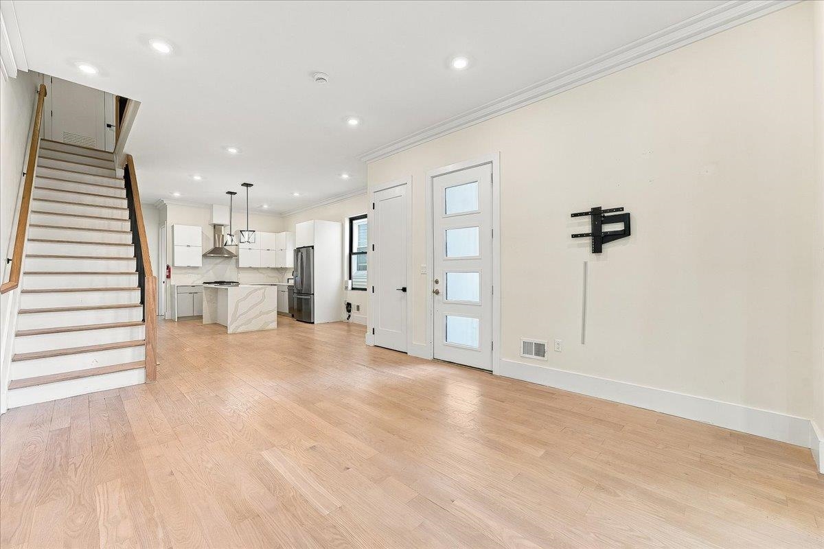 44 GAUTIER AVE Unit: 1