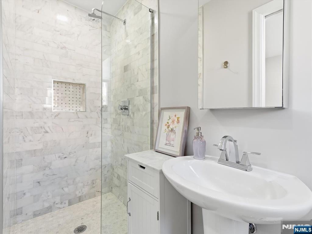 406 Madison Street 3R