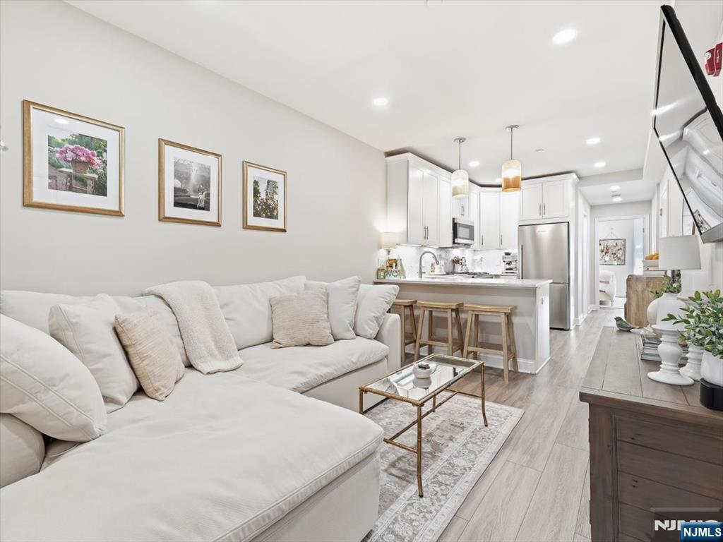 406 Madison Street 3R