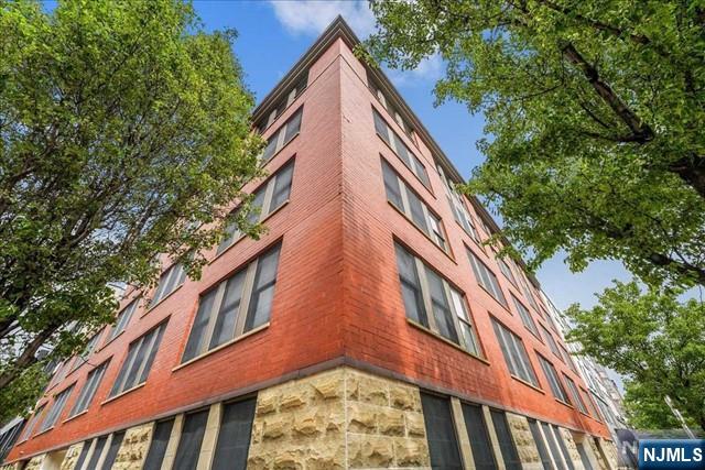 1100 Clinton Street 101