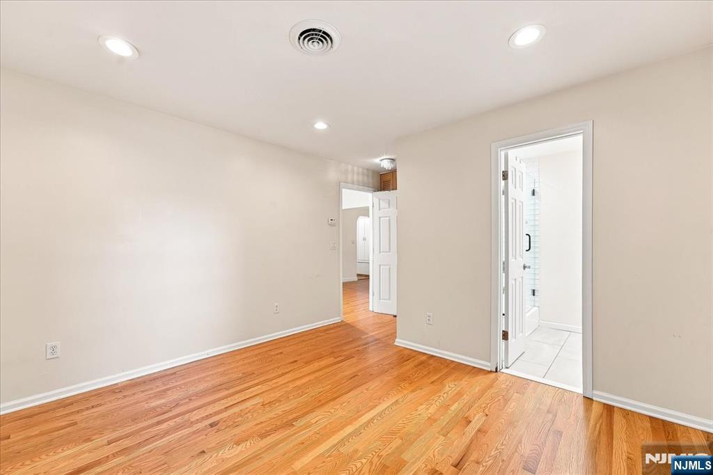 3-27 Kenneth Avenue