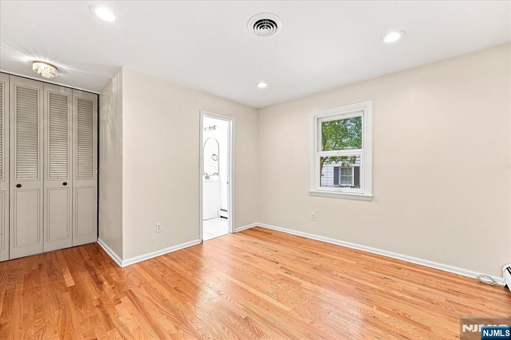 3-27 Kenneth Avenue