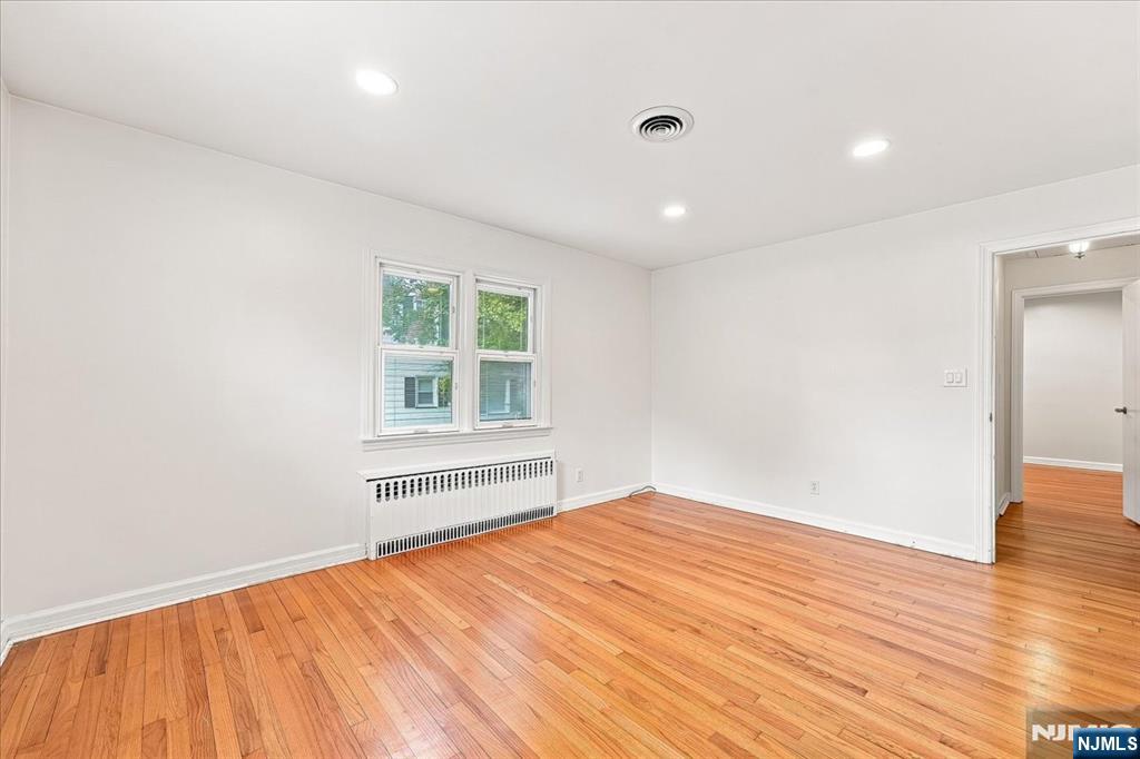 3-27 Kenneth Avenue