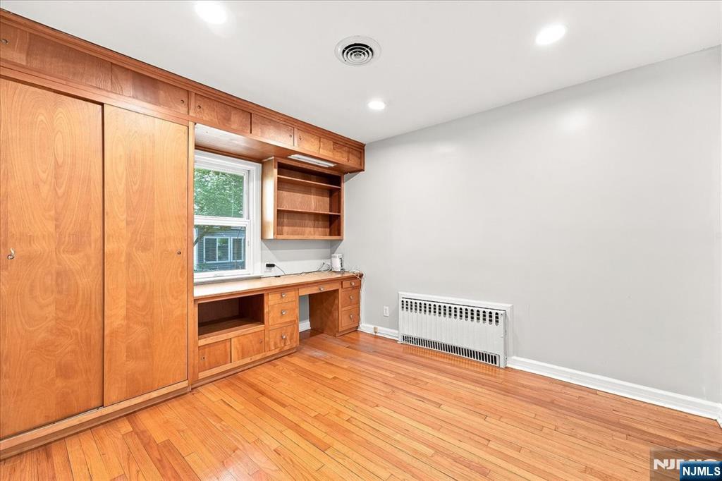 3-27 Kenneth Avenue