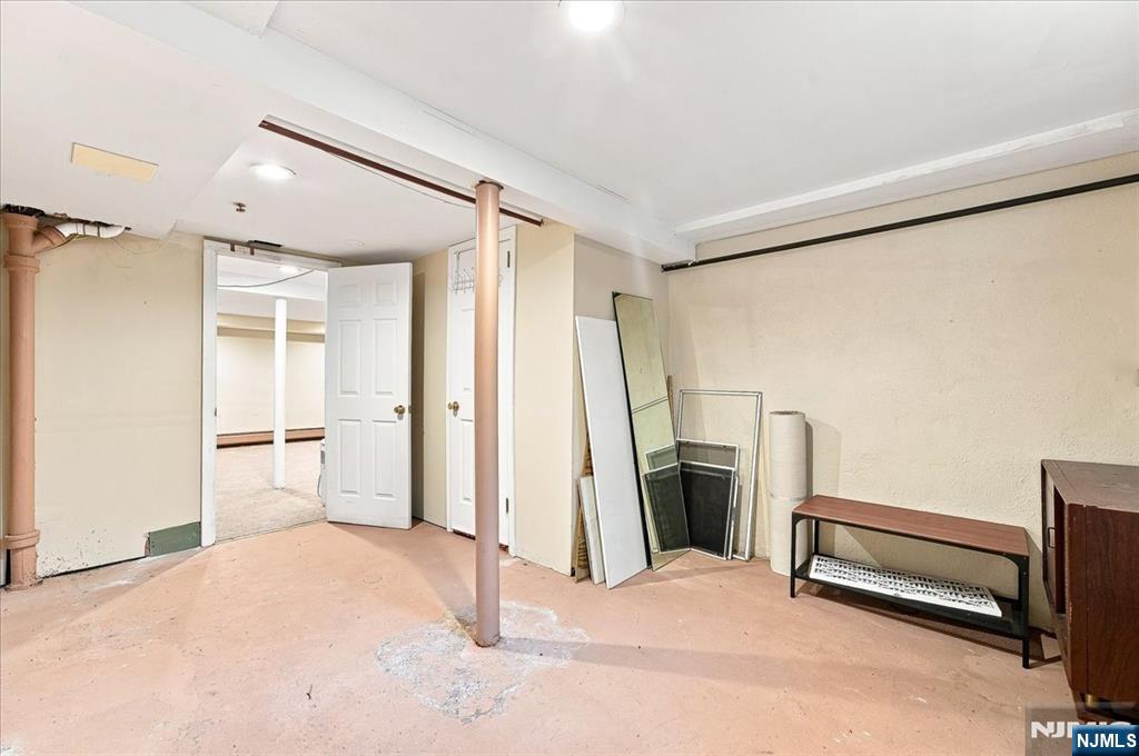 3-27 Kenneth Avenue